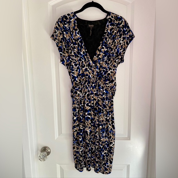 Laundry By Shelli Segal Dresses & Skirts - Laundry by Shelli Segal Short Sleeve V-Neck Print Dress Tan/Black/Blue Size 10